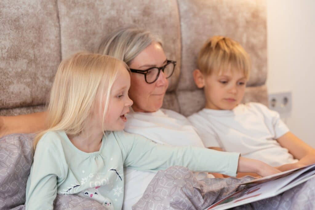 Sleep tips for new mums, Accept offers of help from family and friends.